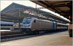 Ungewöhnliches in Lausanne: ein  Auto im Reisezug  Test-Komposition? Oder ist der zu testende Laaeffrs 560.4 (25 80 4382 302-4Ten D-ATG)  nur  ein gewöhnlicher Autotransport Wagen.
