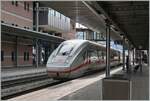 Ein DB ICE 4 von Interlaken Ost nach Hamburg Altona erreicht den Bahnhof von Spiez.