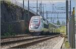 Der inoui TGV Rame 4715 bei Villeneuve mit eine blauen Zwergsignal, wie sie bei ETCS Betrieb Verwendung finden.