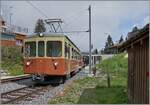 Der BLM Be 4/4 31  LISI  verlässt den Bahnhof Winteregg in Richtung Mürren. Dies ist eines meiner letzten Bilder des Be 4/4 31, da im September 2024 die Stromspannung erhöht wurde, was zur Folge hatte, dass nur noch die neuen Be 4/6 101 - 103 auf dieser Strecke verkehren können und ich entgegen meiner Absicht es bis dahin nicht nochmals zur BLM schaffte.

8. Aug. 2024