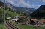 In Garstatt ist die BLS Re 465 002 mit dem GoldenPass Express GPX 4065 auf dem Weg von Interlaken Ost nach Montreux.